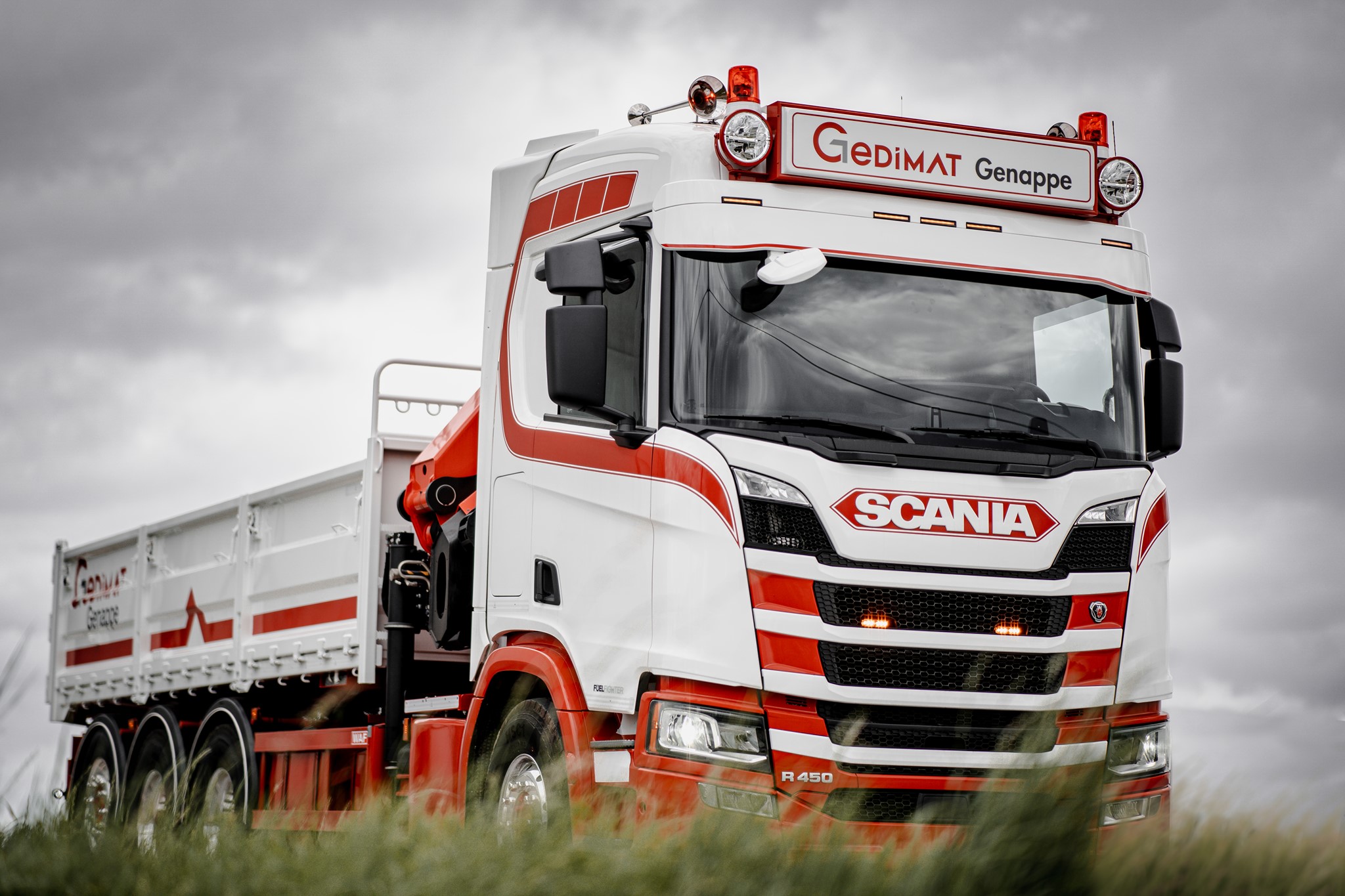 Camion-grue Gedimat Genappe en livraison
